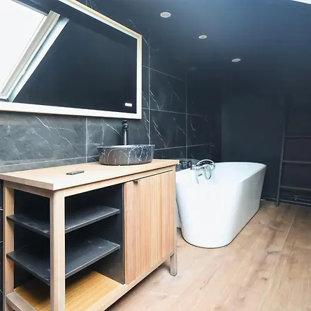 Suite Osaka - Elégance et zénitude - 5 min plage Appartamento